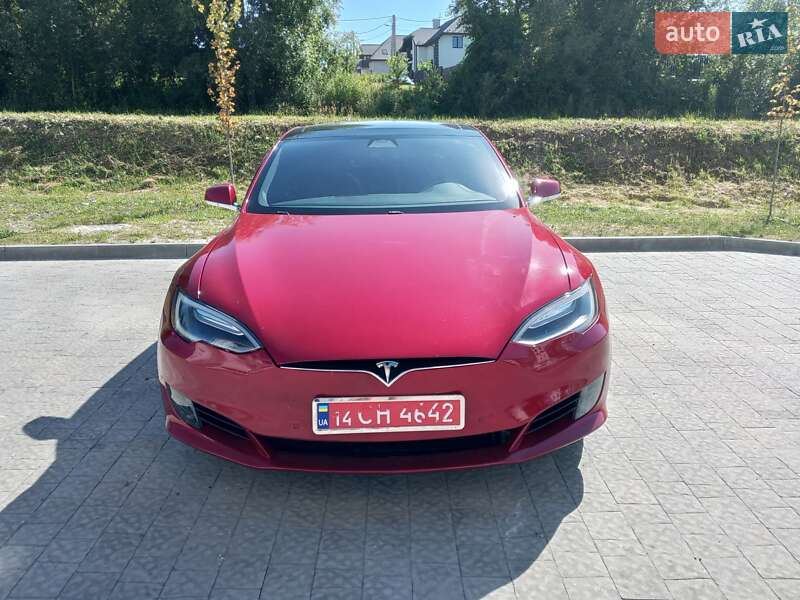 Лифтбек Tesla Model S 2016 в Новояворовске