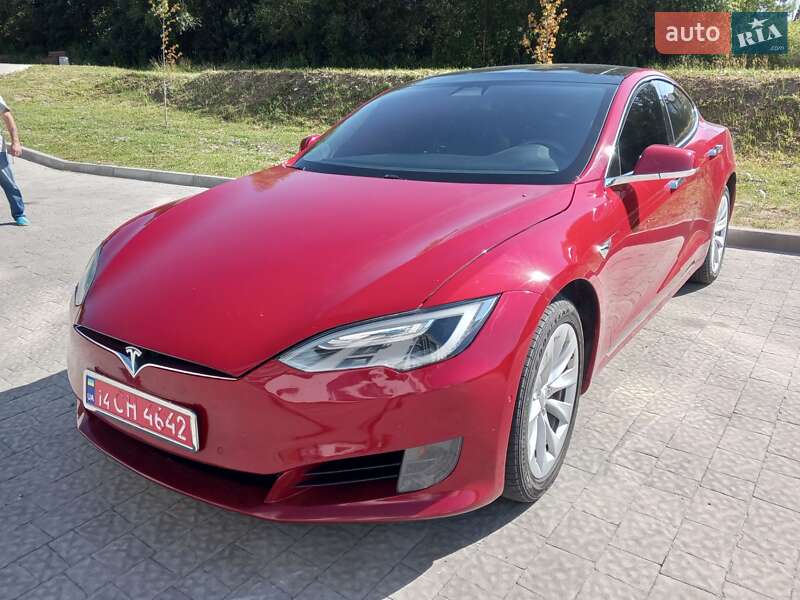Лифтбек Tesla Model S 2016 в Новояворовске
