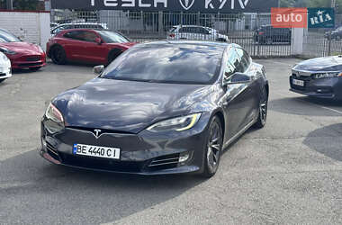 Лифтбек Tesla Model S 2018 в Киеве