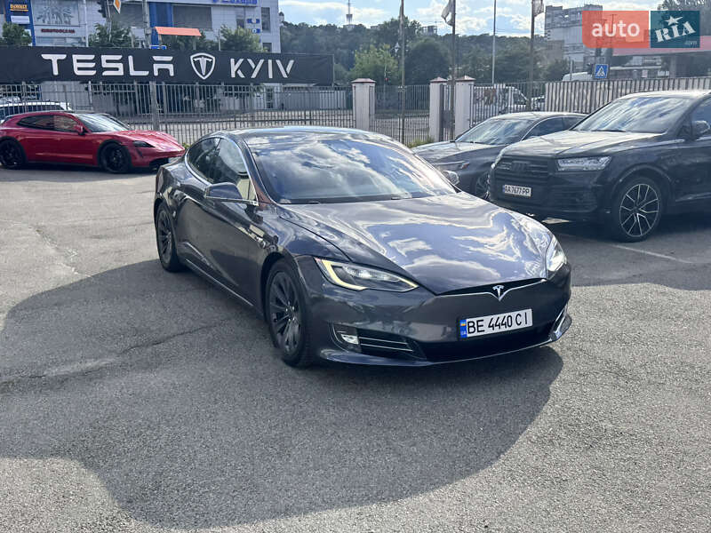 Ліфтбек Tesla Model S 2018 в Києві