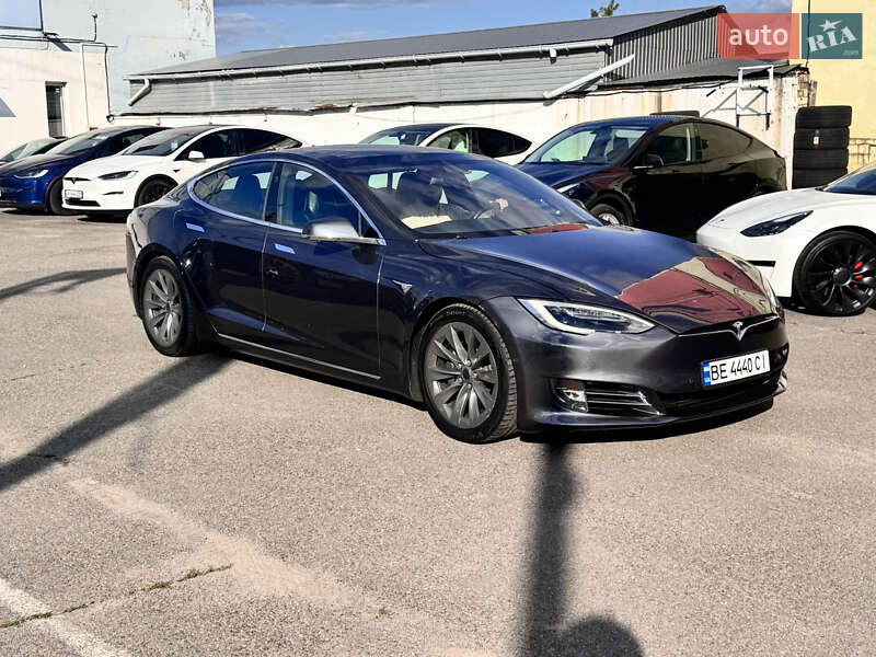 Ліфтбек Tesla Model S 2018 в Києві