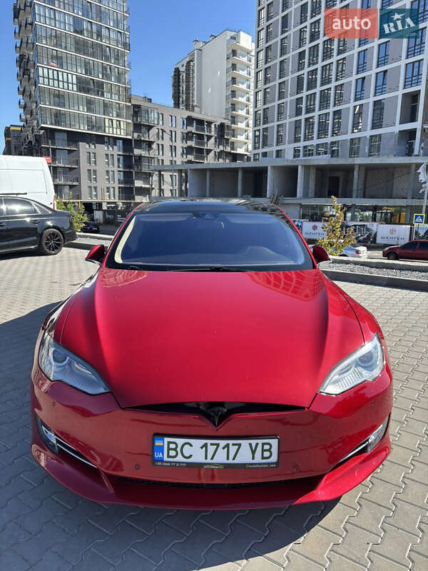 Лифтбек Tesla Model S 2016 в Львове