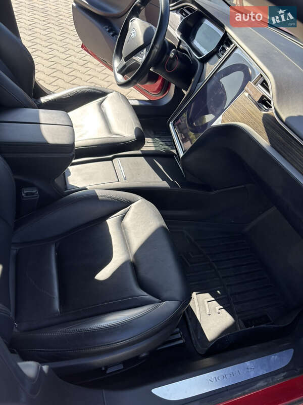 Лифтбек Tesla Model S 2016 в Львове