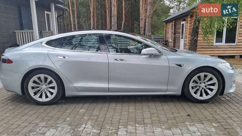 Лифтбек Tesla Model S 2016 в Луцке