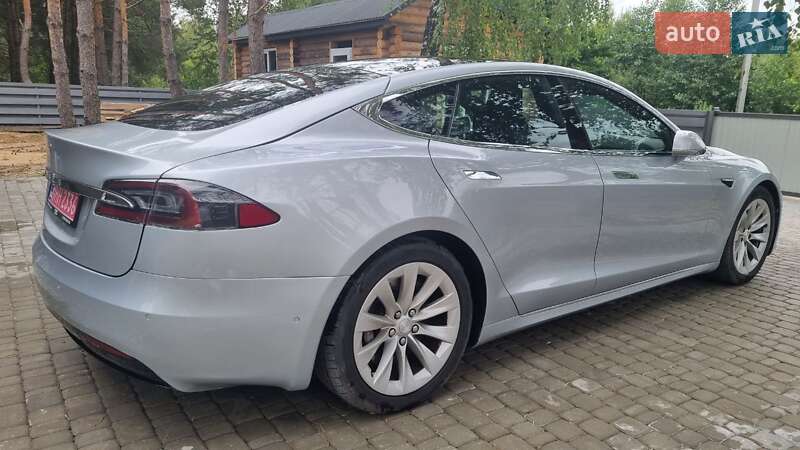 Лифтбек Tesla Model S 2016 в Луцке