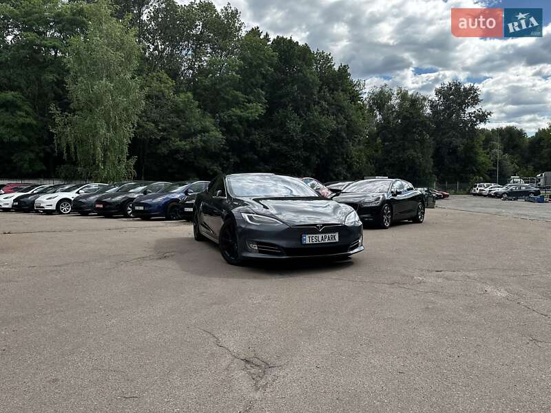 Лифтбек Tesla Model S 2016 в 