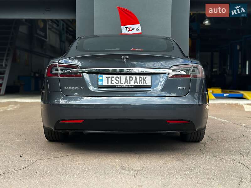 Лифтбек Tesla Model S 2016 в Киеве