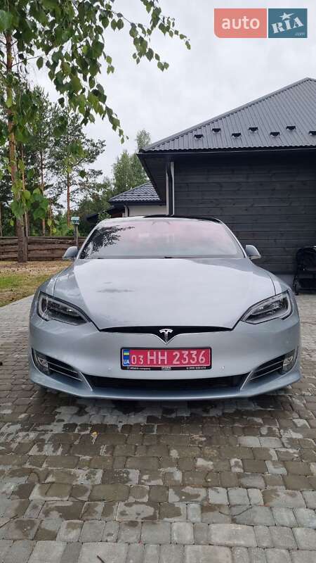 Лифтбек Tesla Model S 2016 в Луцке