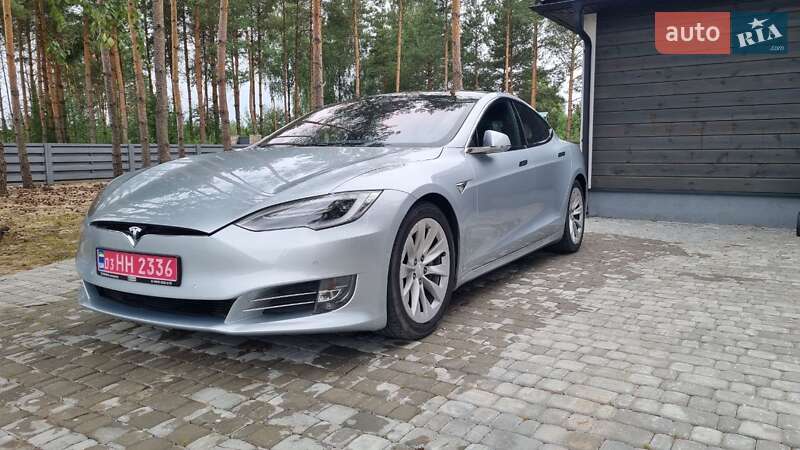 Лифтбек Tesla Model S 2016 в Луцке