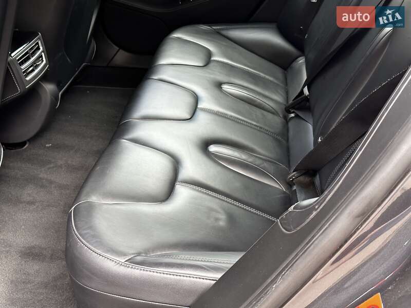 Лифтбек Tesla Model S 2016 в Киеве