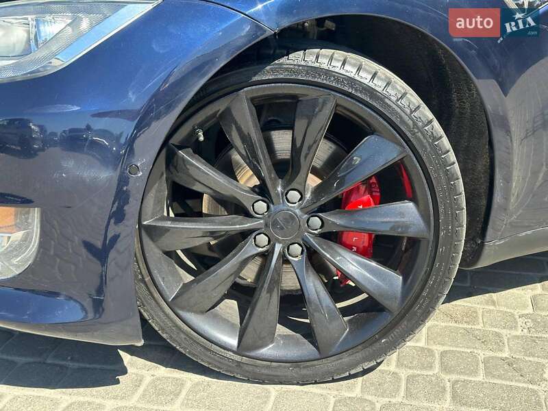 Лифтбек Tesla Model S 2015 в Львове
