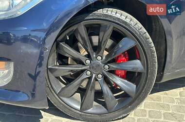 Лифтбек Tesla Model S 2015 в 
