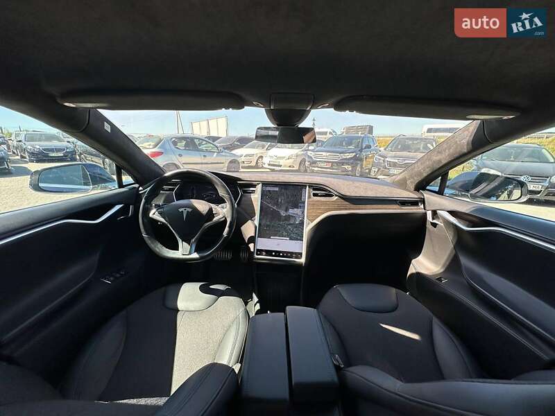 Лифтбек Tesla Model S 2015 в Львове