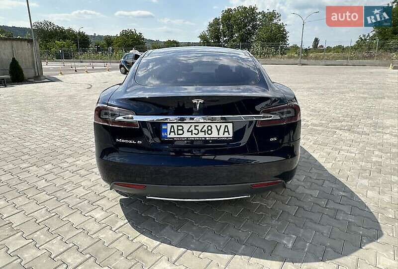 Лифтбек Tesla Model S 2013 в Львове