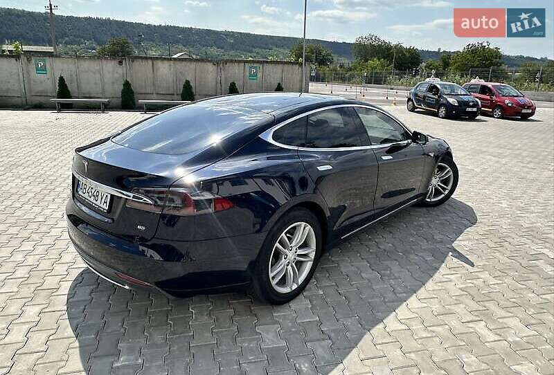 Лифтбек Tesla Model S 2013 в Львове