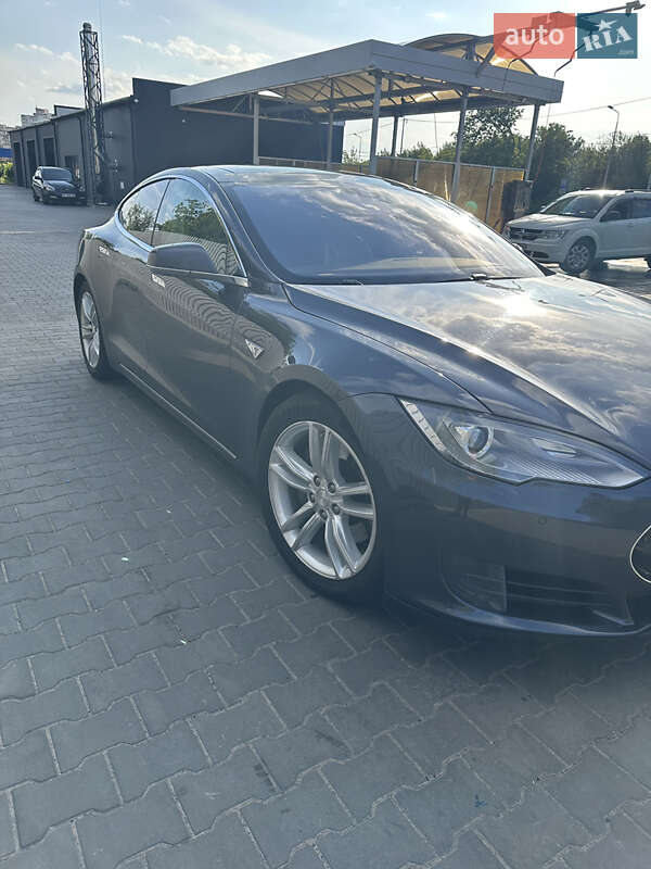 Лифтбек Tesla Model S 2016 в Полтаве фото 2 Лифтбек Tesla Model S 2016 в Полтаве