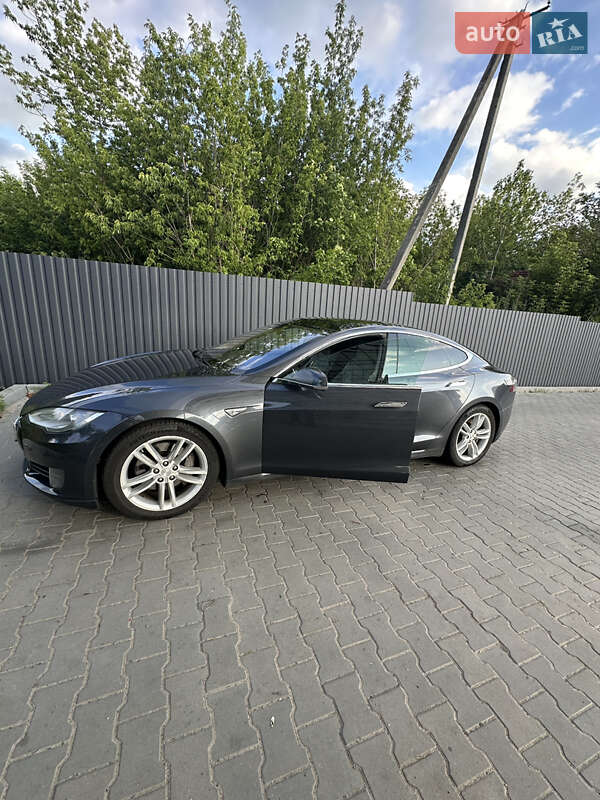 Tesla Model S 2016