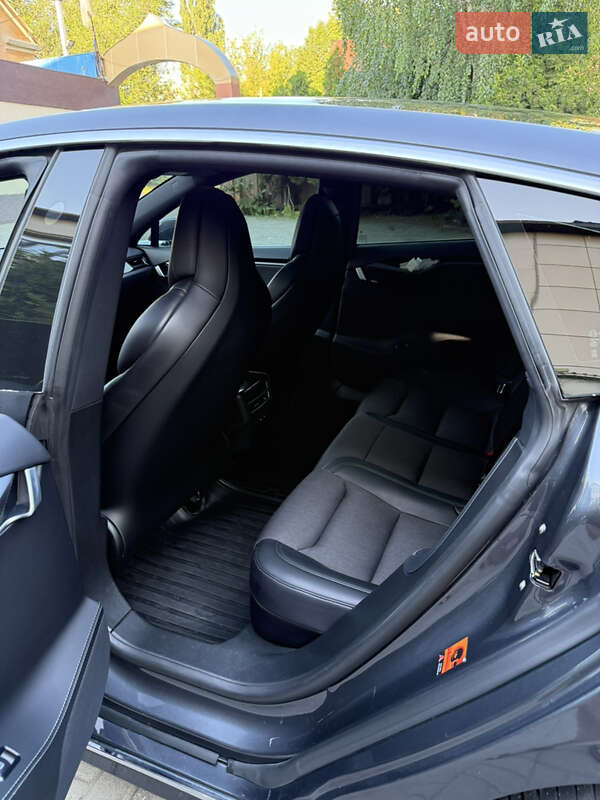 Лифтбек Tesla Model S 2018 в Днепре