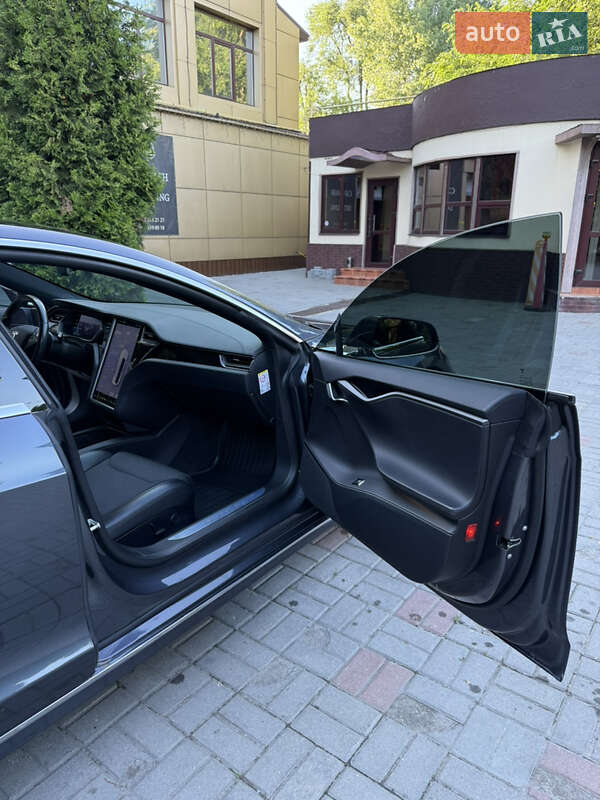 Лифтбек Tesla Model S 2018 в Днепре