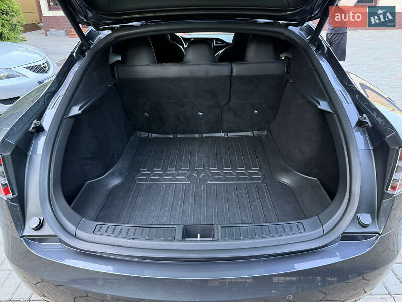 Лифтбек Tesla Model S 2018 в Днепре