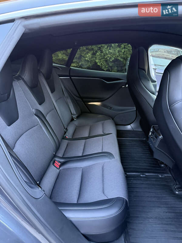 Лифтбек Tesla Model S 2018 в Днепре
