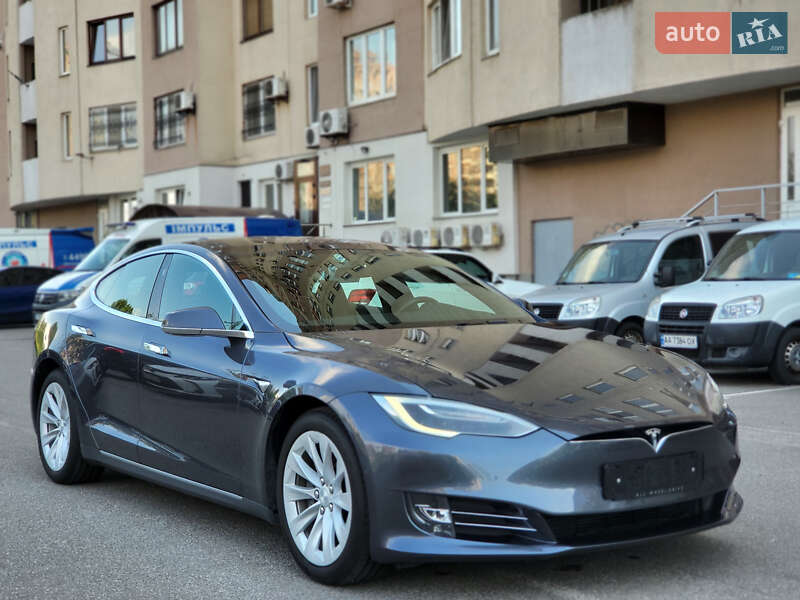 Лифтбек Tesla Model S 2018 в Киеве