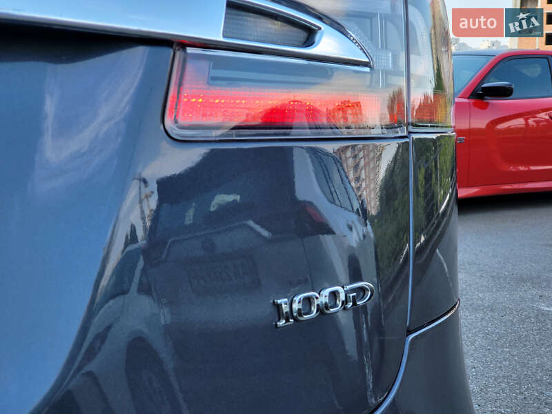 Лифтбек Tesla Model S 2018 в Киеве