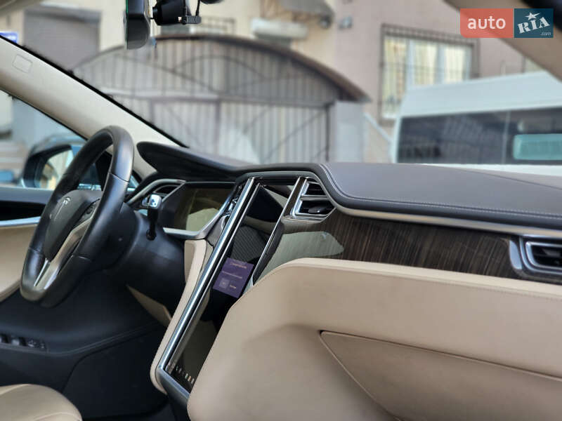 Лифтбек Tesla Model S 2014 в Киеве