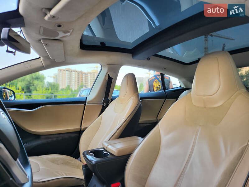 Лифтбек Tesla Model S 2014 в Киеве