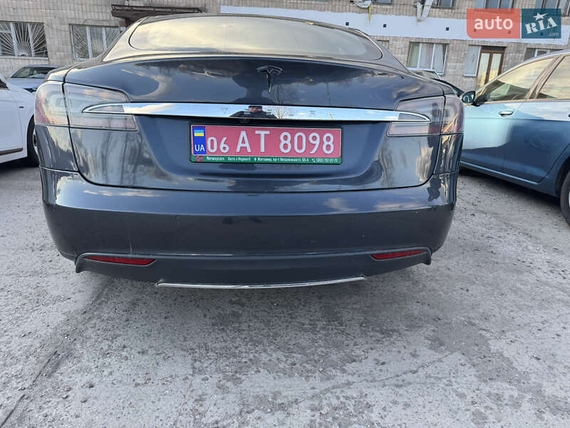 Лифтбек Tesla Model S 2015 в Житомире