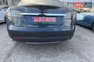 Лифтбек Tesla Model S 2015 в 