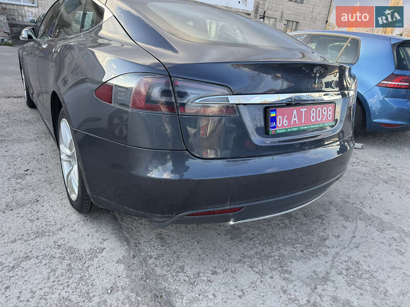 Лифтбек Tesla Model S 2015 в Житомире