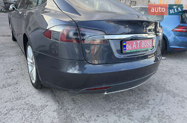 Лифтбек Tesla Model S 2015 в 