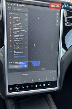 Лифтбек Tesla Model S 2015 в 