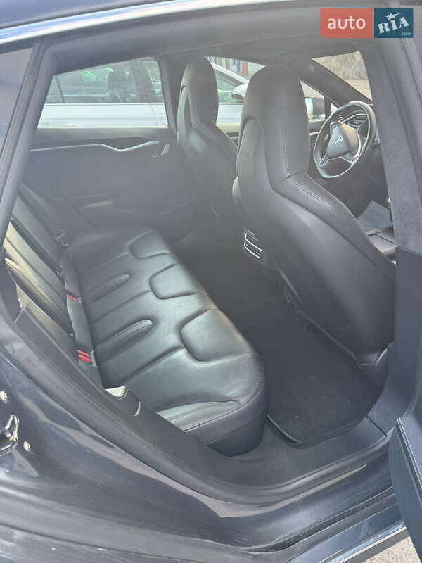 Лифтбек Tesla Model S 2015 в Житомире