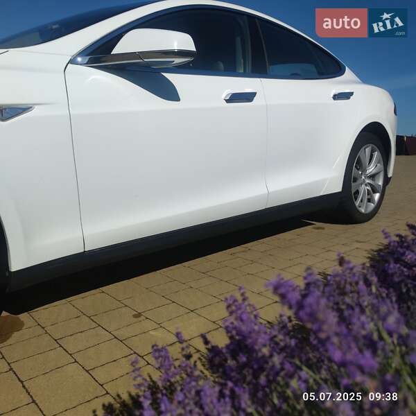 Лифтбек Tesla Model S 2014 в Новояворовске