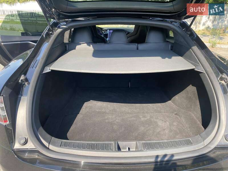 Лифтбек Tesla Model S 2016 в Киеве