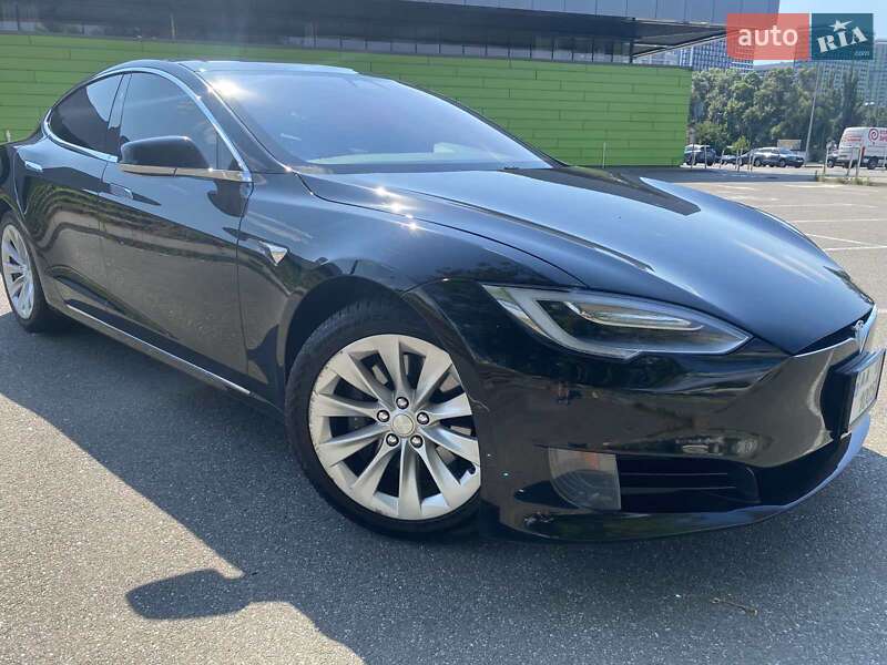 Лифтбек Tesla Model S 2016 в Киеве