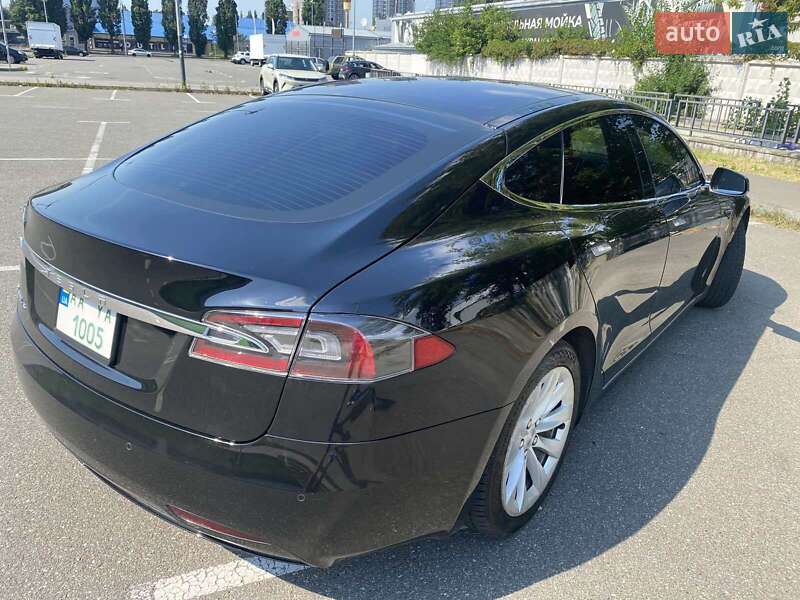 Лифтбек Tesla Model S 2016 в Киеве
