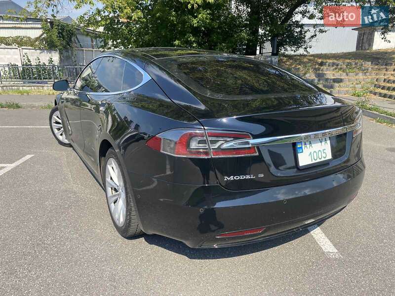 Лифтбек Tesla Model S 2016 в Киеве