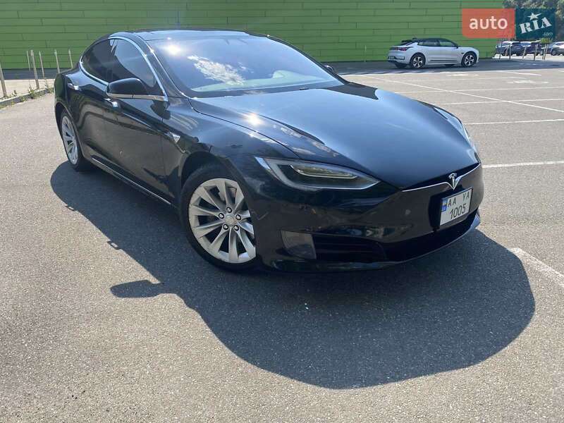 Лифтбек Tesla Model S 2016 в Киеве