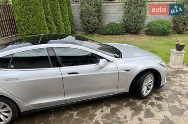 Лифтбек Tesla Model S 2015 в 