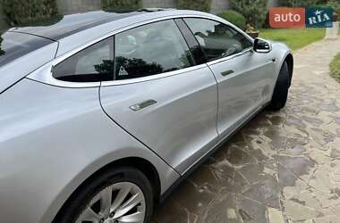 Лифтбек Tesla Model S 2015 в 