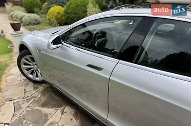 Лифтбек Tesla Model S 2015 в 