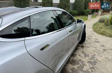 Лифтбек Tesla Model S 2015 в 