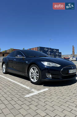 Лифтбек Tesla Model S 2013 в 