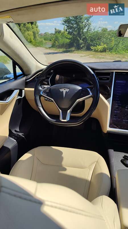 Лифтбек Tesla Model S 2016 в Кагарлыке