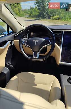 Лифтбек Tesla Model S 2016 в 