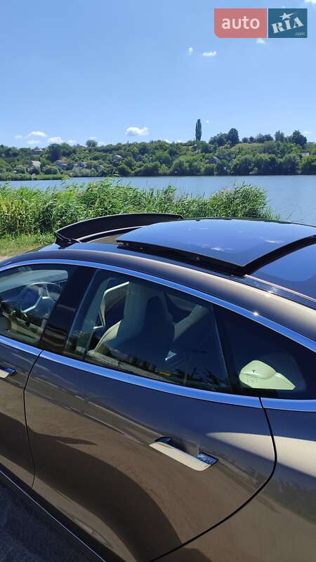 Лифтбек Tesla Model S 2016 в Кагарлыке
