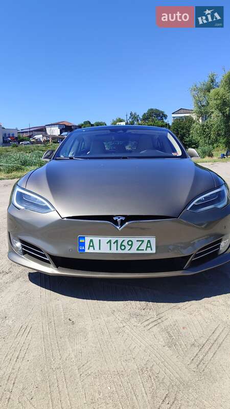 Лифтбек Tesla Model S 2016 в Кагарлыке